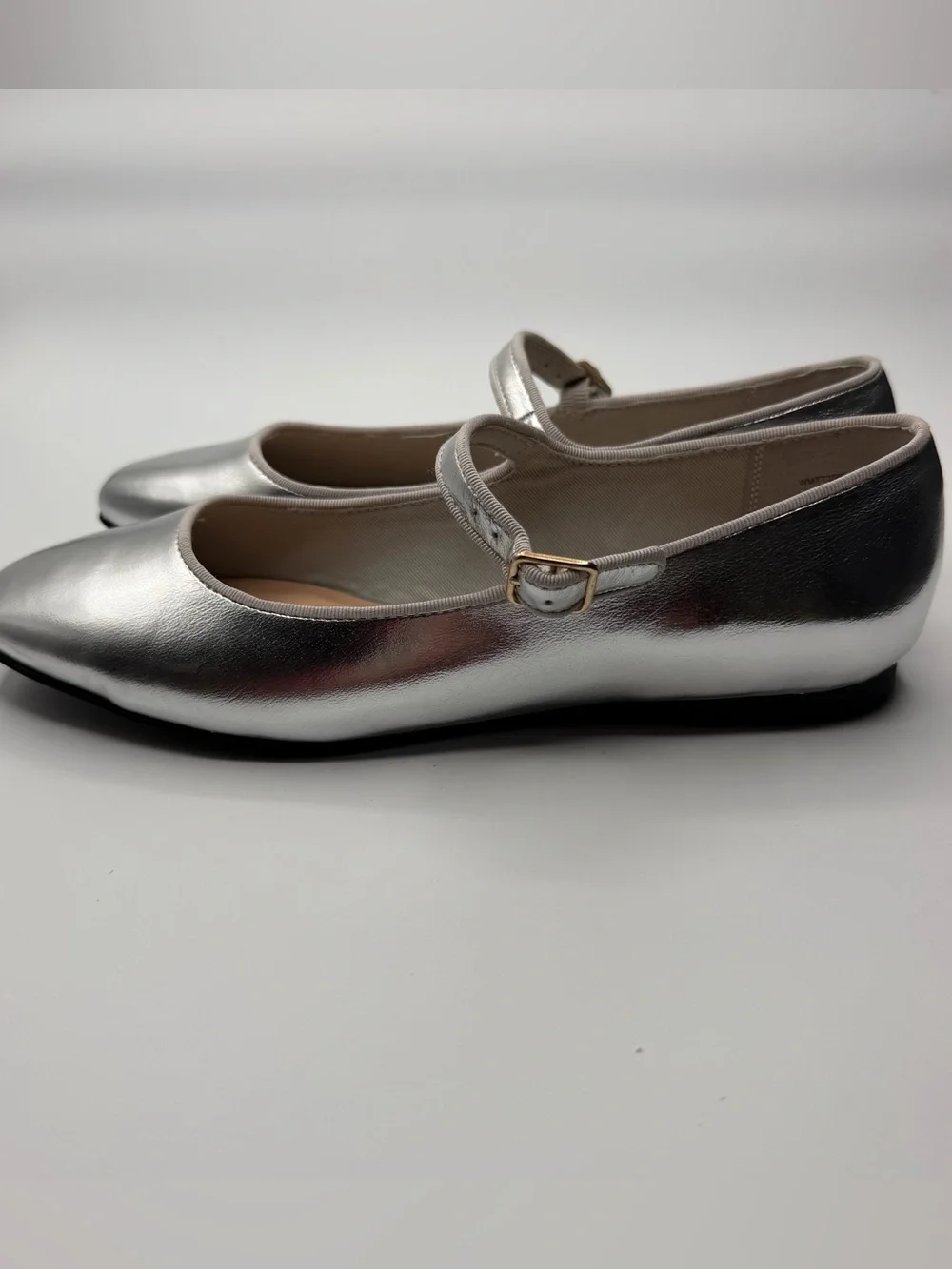 Time and Tru Metallic Silver Mary Jane Flats with Buckle Detail size 7